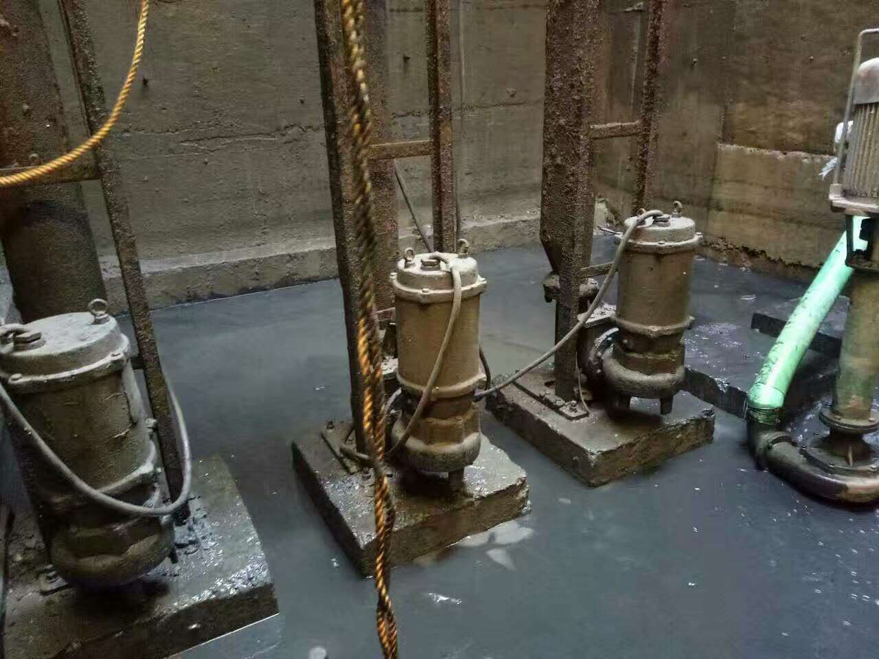 松滋污水池清理