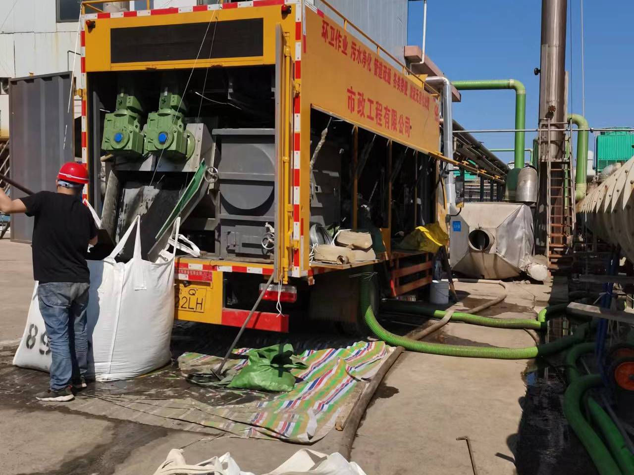 松滋淤泥压干处理